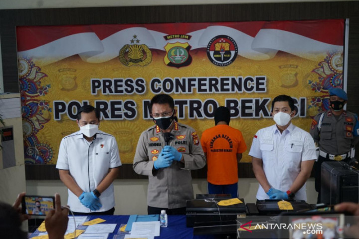 Dua Pemalsu Kartu Vaksin dan Surat Antigen di Bekasi Diringkus