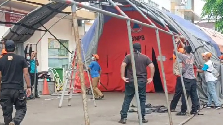 Pasien Covid-19 Menurun, Tenda Darurat di RSUD Kota Bekasi Dibongkar