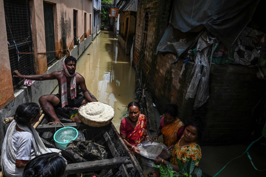 Potret Banjir Parah Terjang India, 16 Orang Meninggal