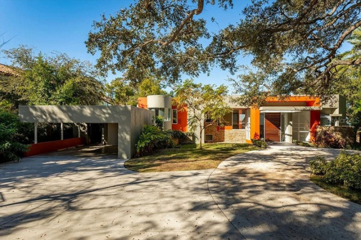 Populer Properti, Rumah John Travolta hingga Tips Mengusir Semut