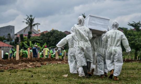 RI di Ambang Rugi Ekonomi Sekaligus Nyawa Akibat Covid-19