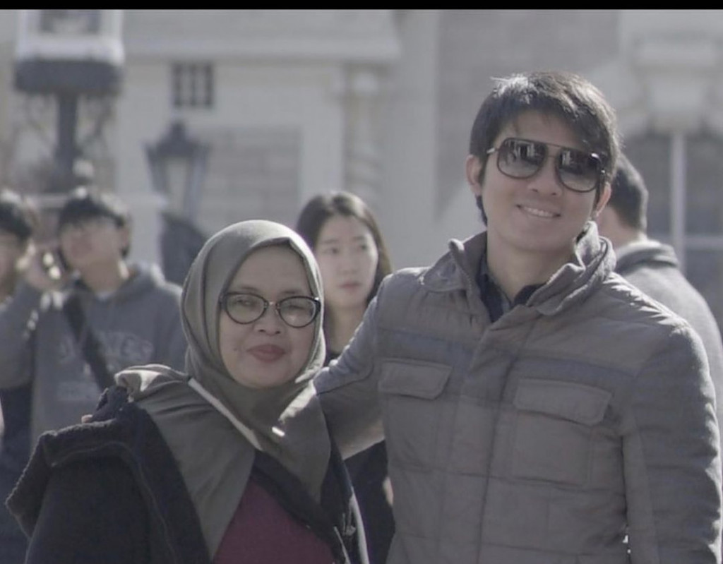 Irwansyah dan ibunya (Foto: instagram)
