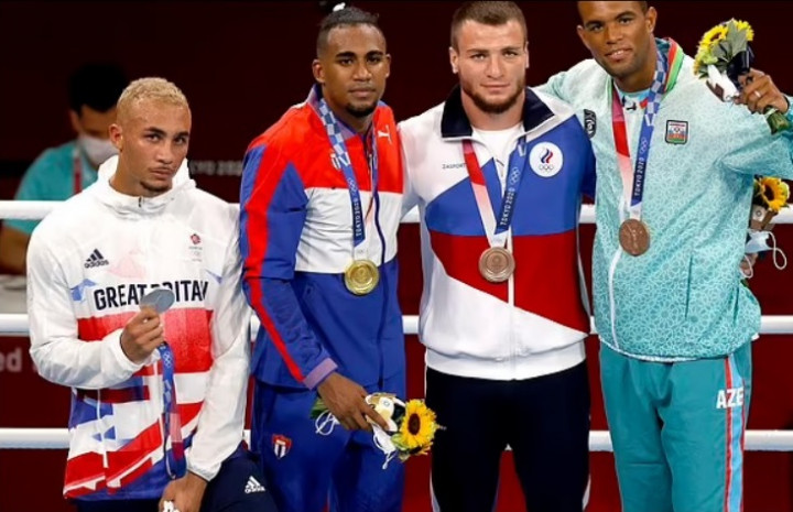 Ogah Kalungkan Medali Perak Olimpiade, Petinju Inggris: Ini Kekalahan, Tak Perlu Dirayakan