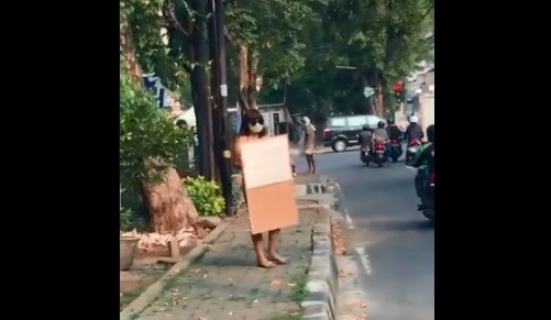 Viral Pakai Bikini Merah di Pinggir Jalan, Dinar Candy: Saya Stres