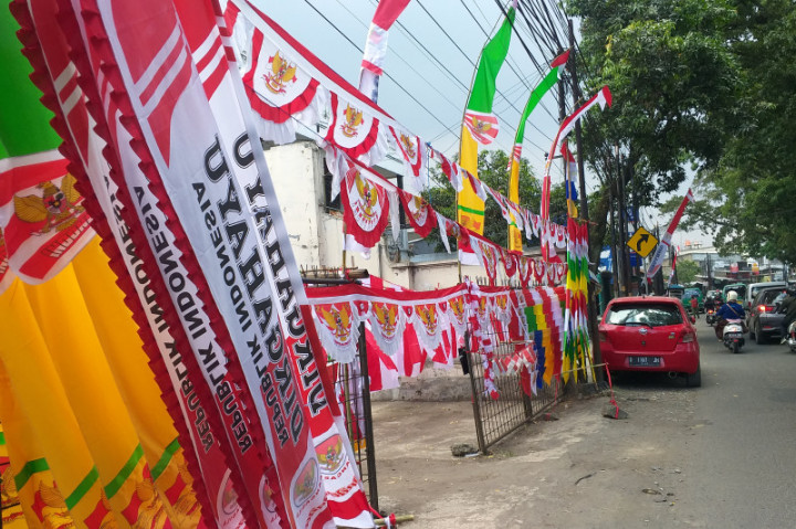 Pedagang Bendera Merah Putih Mulai Menjamur di Kota Serang