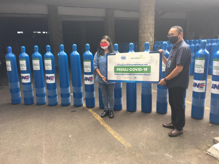 DKMG Salurkan 90 Dus Susu UHT dan Tabung Oksigen dari Frisian Flag