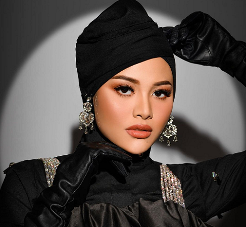Aurel salah satu selebriti yang ikutan membuat video make up challenge tiga menit. (Foto: Dok. Instagram/@aurelie.hermansyah)