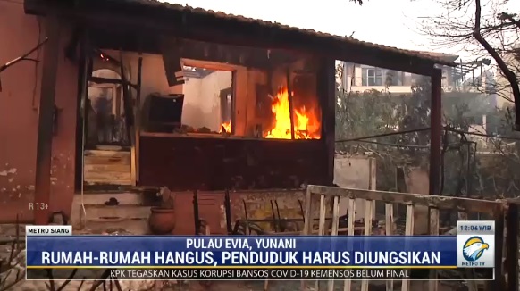 Gelombang Panas Picu Kebakaran di Permukiman dan Hutan Yunani