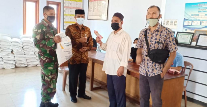 Beras Rusak di Pandeglang Langsung Diganti oleh Pos Indonesia dan Bulog