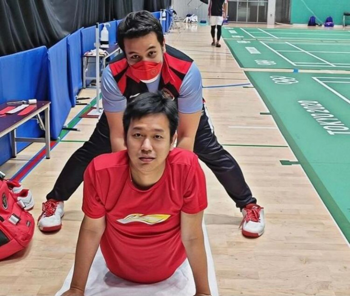 Dinyinyiri Cuma Tukang Pijat, Dokter Atlet di Olimpiade Ini Beri Jawaban Menohok