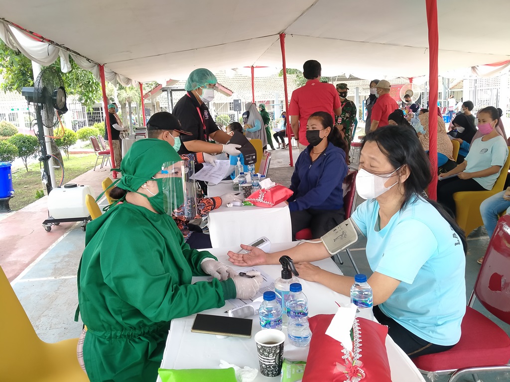Sebanyak 430 warga binaan Lembaga Pemasyarakatan (Lapas) Kelas IIA Tangerang menjalani vaksinasi covid-19.