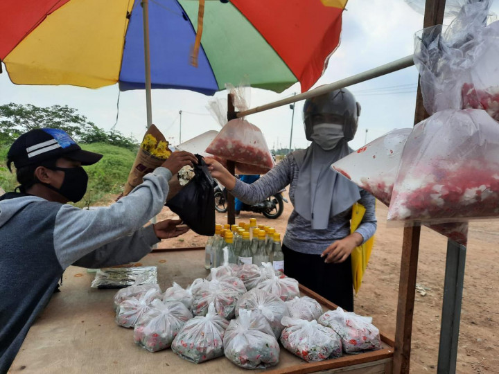 Berkah Penjual Bunga Tabur