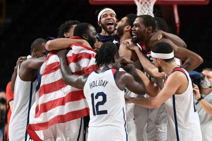 Selebrasi Para Pebasket AS Usai Raih Emas Olimpiade Keempat Beruntun