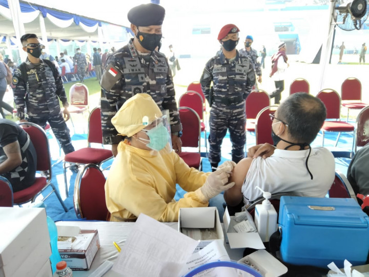 30 Ribu Warga Malang Ikut Vaksinasi Massal di Stadion Gajayana