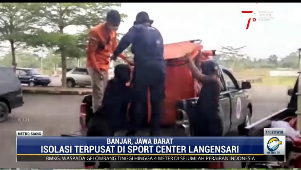 Stadion Patroman yang berada di Kawasan Sport Center Kecamatan Langensari, Kota Banjar, Jawa Banjar, diubah menjadi tempat isoman terpusat. Metro TV