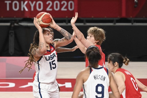 Suasana laga tim bola basket putri Amerika Serikat vs Jepang. (Mohd RASFAN / AFP)