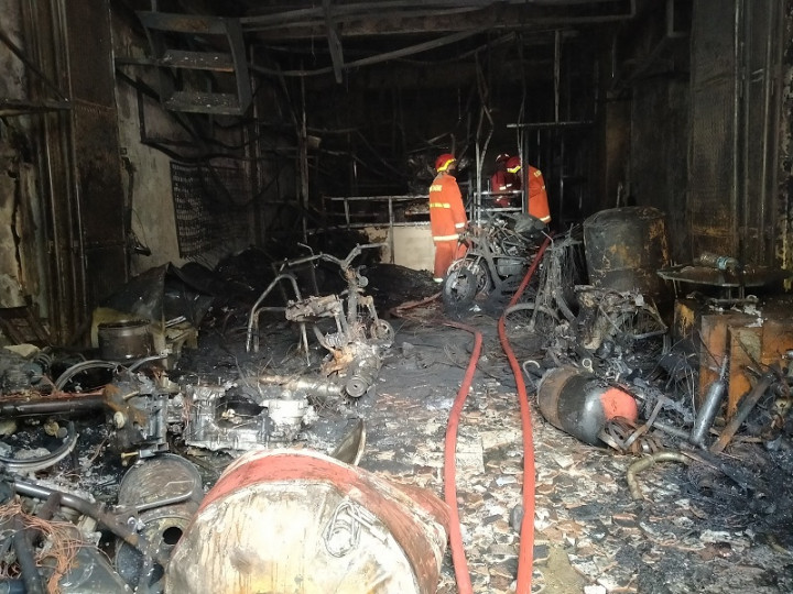 Plastik Diduga Berisi Bensin Ditemukan di Bengkel yang Terbakar di Tangerang