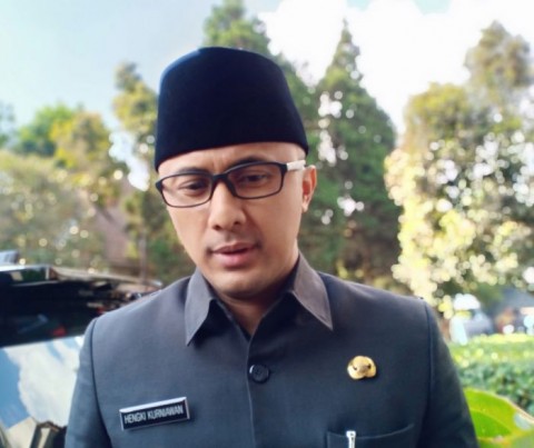 Lantik Sejumlah Pejabat, Plt Bandung Barat Hengky Kurniawan Dikritik DPRD