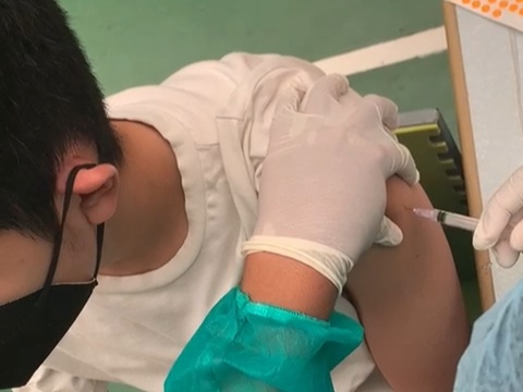 Perawat Penyuntik Vaksin Kosong Dibidik