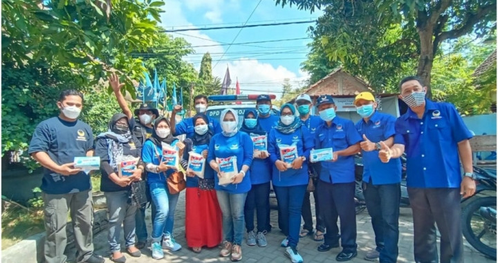 Garnita NasDem Bojonegoro Bagikan 2,1 Ton Beras ke Keluarga Isoman