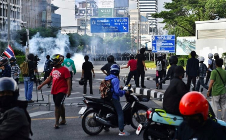 Tak Puas Cara Pemerintah Atasi Pandemi, Warga Thailand Lakukan Protes