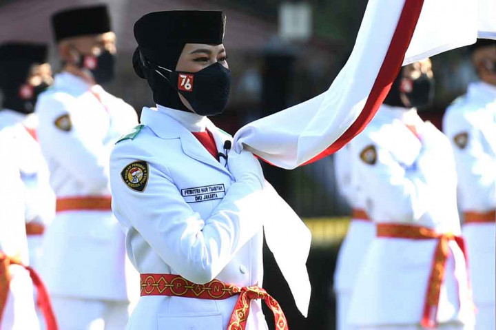 Momen Jokowi Kukuhkan 68 Anggota Paskibraka 2021