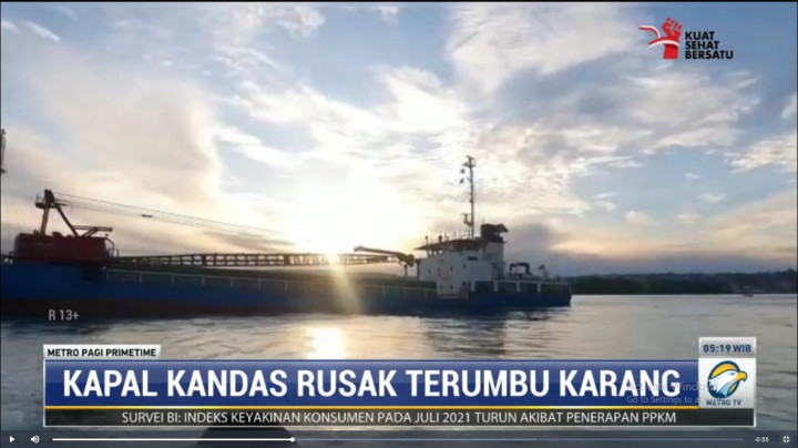 Kapal Kandas Merusak Terumbu Karang di Teluk Doreri Papua