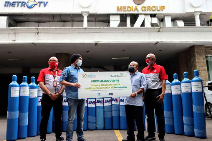 Foto: 36 Tabung Oksigen Disalurkan untuk 6 Rumah Sakit