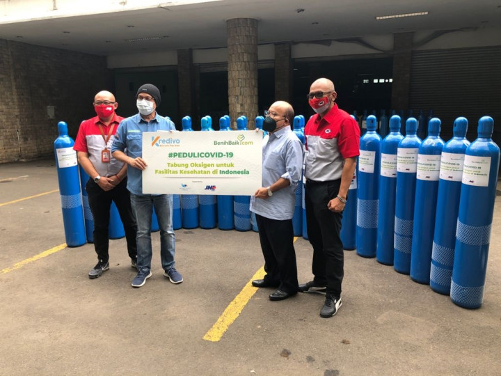 Kredivo Donasikan 32 Tabung Oksigen untuk Penanganan Covid-19