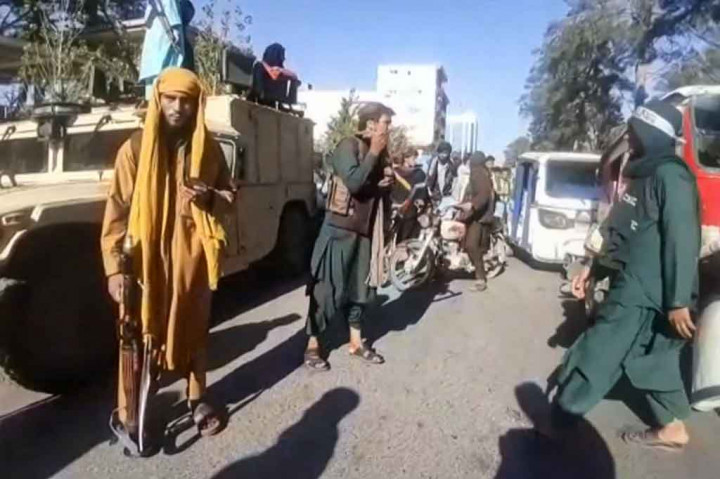 3 Foto Terpopuler: Taliban Rebut Kandahar dan Herat hingga Banjir Bandang Terjang Hubei