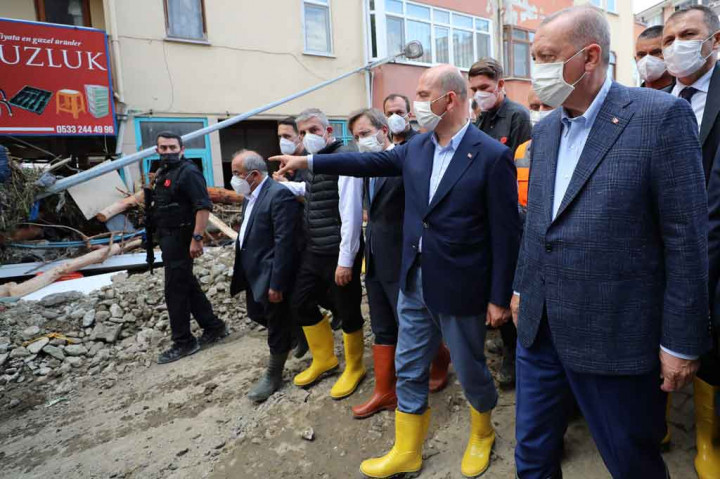 Foto: Erdogan Kunjungi Lokasi Banjir Turki