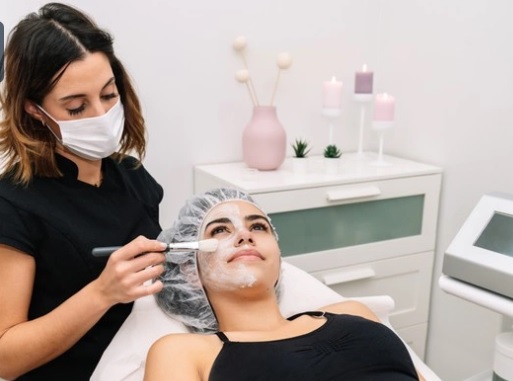 Yang Perlu Kamu Perhatikan jika ke Klinik Kecantikan saat Pandemi Covid-19