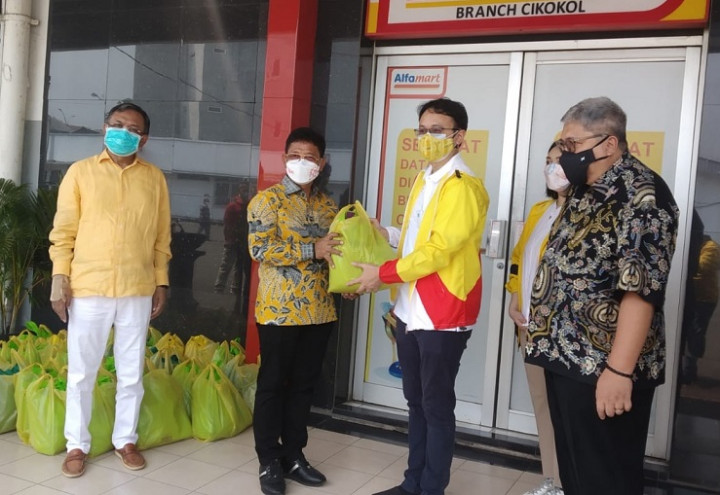 Sambut Kemerdekaan, Balitbang Golkar Sebar Ribuan Bansos di Tangerang dan Bekasi