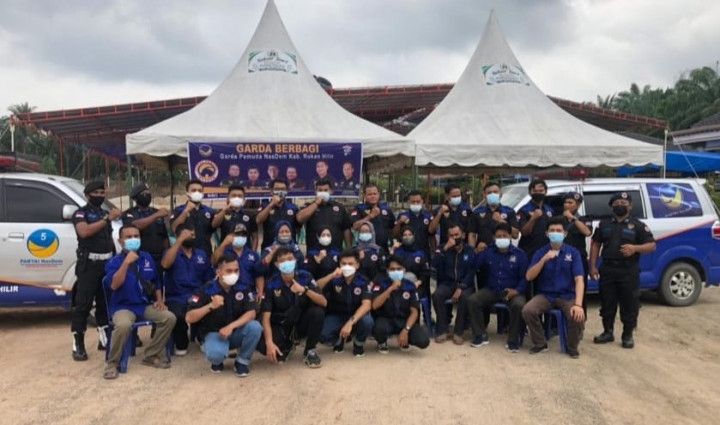 Garda Pemuda NasDem Rohil Bagikan 3.600 Paket Sembako