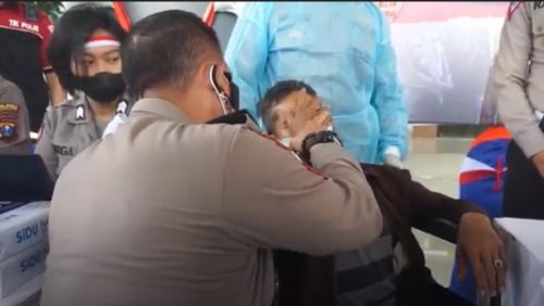 Takut Jarum Suntik, Penyandang Difabel Dihipnosis Sebelum Divaksinasi