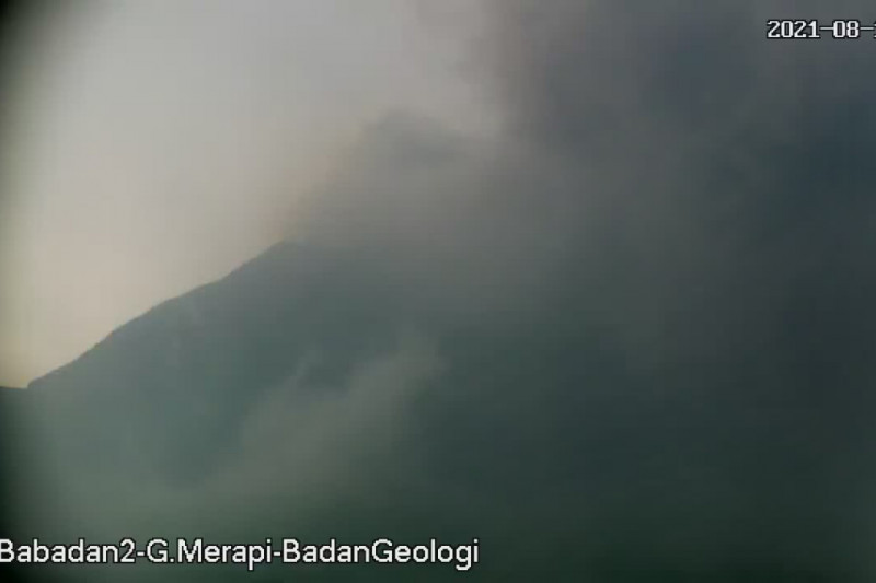 Gunung Merapi Luncurkan Awan Panas Sejauh 3,5 Kilometer