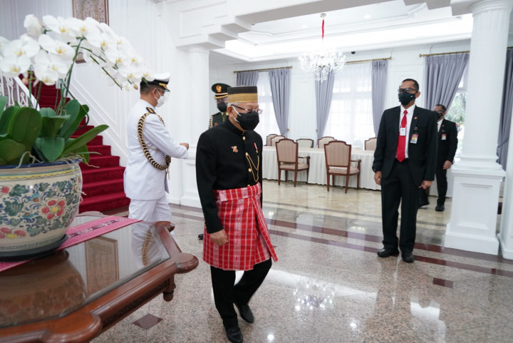 Wapres Kenakan Pakaian Adat Mandar Sulbar di Sidang Tahunan 2021