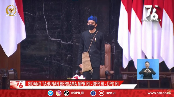 Tas Selempang Jokowi Curi Perhatian, Ternyata Terbuat dari Bahan Ini