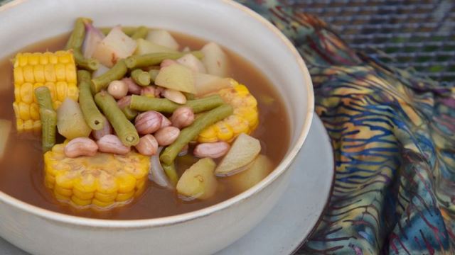 Ini delapan bahan yang membuat sayur asam khas Sunda jadi lebih enak. (Foto: Dok. Endeus TV)