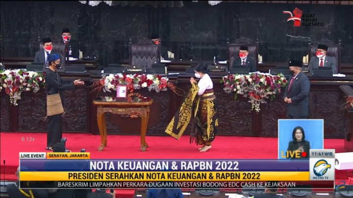 Jokowi Serahkan RUU APBN 2022 beserta Nota Keuangannya ke DPR dan DPD