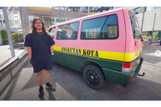 Ada Angkot Nyasar Sampai Ke Jerman