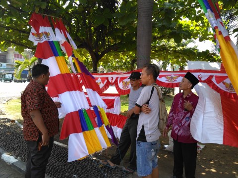 Pandemi, Penjualan Bendera Merah Putih di Solo Turun 25%