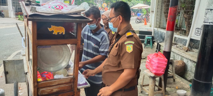 Jelang HUT RI, Kejati DKI Borong Dagangan PKL