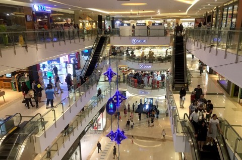 PPKM Diperpanjang, Warga Bisa <i>Dine In</i> di Mal