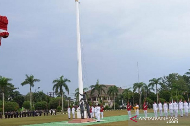 Tali Bendera Putus Saat Upacara HUT ke 76 RI di Babel