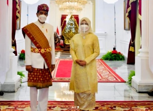 Presiden Jokowi mengenakan baju adat Lampung di HUT ke-76 RI. (Foto: Dok. Instagram resmi Sekretariat Kabinet/@sekretariat.kabinet)