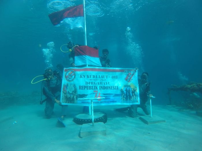 HUT ke-76 RI, 3 Momen Bendera Merah Putih Berkibar di Dasar Laut Nusantara