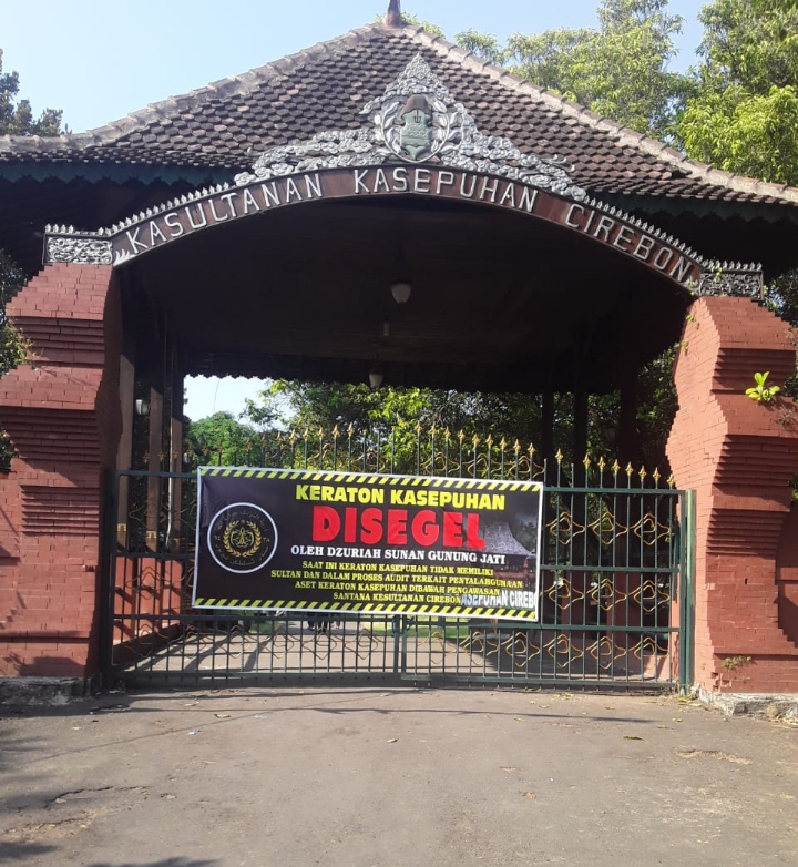 Kawasan Keraton Kasepuhan Cirebon Disegel