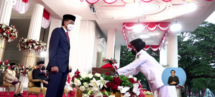 Upacara Penurunan Sang Merah Putih Tak Terkendala