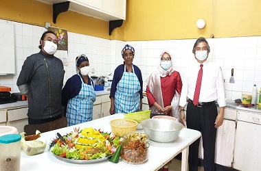 Ibu-Ibu Ethiopia Rayakan HUT ke-76 RI dengan Memasak Kuliner Nusantara